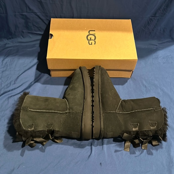 UGG- Bailey Bow II, BLK, women QS - Picture 3 of 9